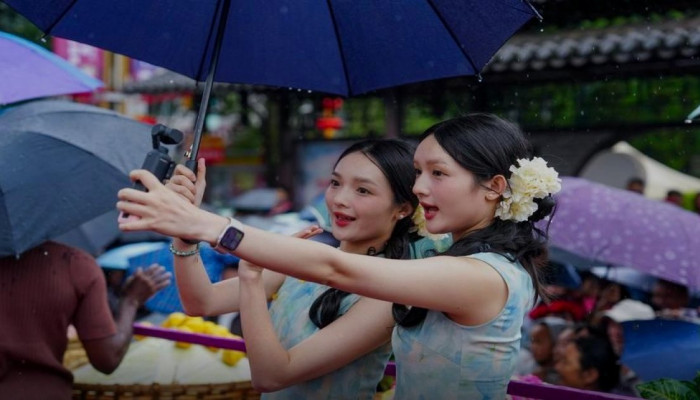 1.000 Lebih Pasangan Kembar Ramaikan Festival Tahunan di Yunnan, China