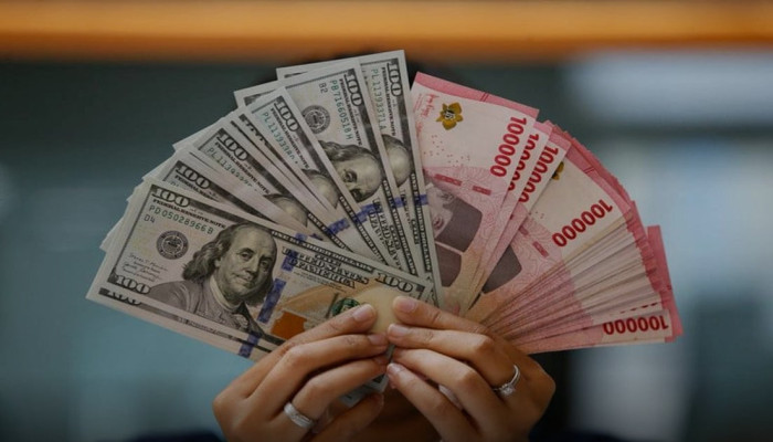 Rupiah Ditutup di Rp17.424 per Dolar AS, Melemah 30 Poin pada Selasa (5/5)