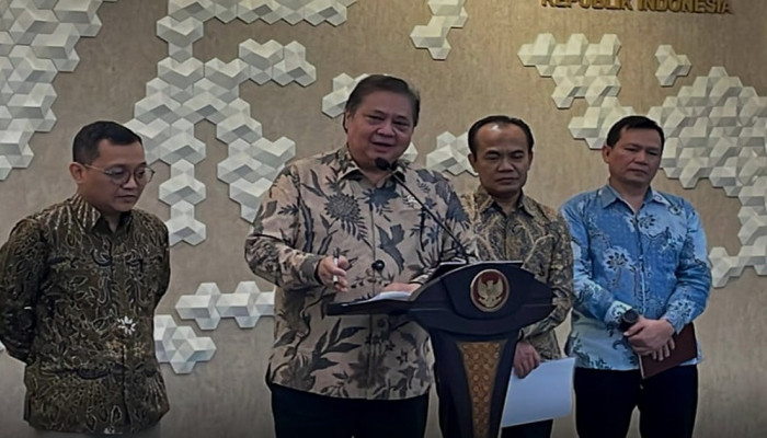 Rupiah Tertekan ke Rp17.425 per Dolar, Airlangga Tunjuk Musim Haji sebagai Pemicu Lonjakan Permintaan USD