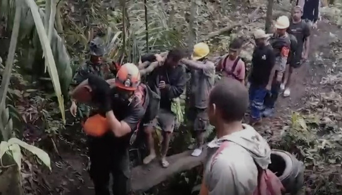 Satu WNI Ditemukan Tewas di Gunung Dukono, Dua Korban Warga Singapura Masih Tertimbun
