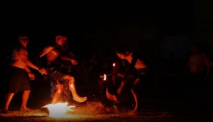12 Tahun Festival Jondang Desa Kawak Jepara: Bola Api dan Perang Api Pukau Ribuan Warga