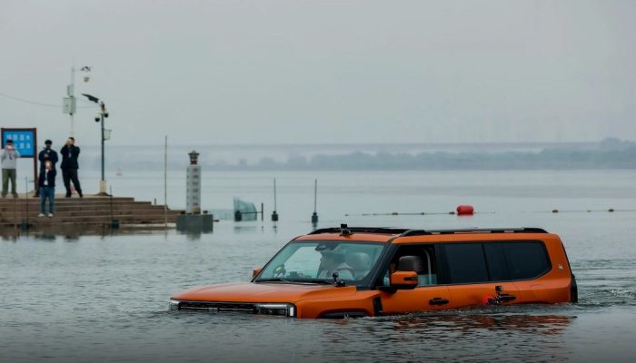 1,2 Kilometer dalam 10 Menit: Jetour G700 Seberangi Sungai Minjiang di Kondisi Arus 2 Meter per Detik