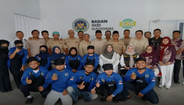 Endipat Wijaya Cek Langsung Dapur MBG di Batam, Fokus pada Gizi dan Sanitasi untuk Siswa