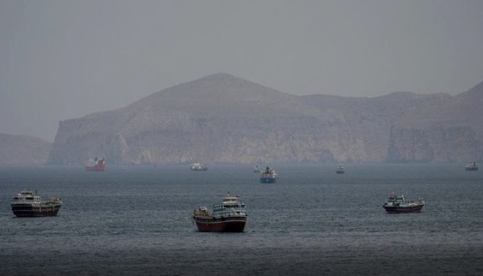 Iran Sita Dua Kapal Kontainer di Selat Hormuz, 21 Awak Ukraina-Filipina Ditahan IRGC