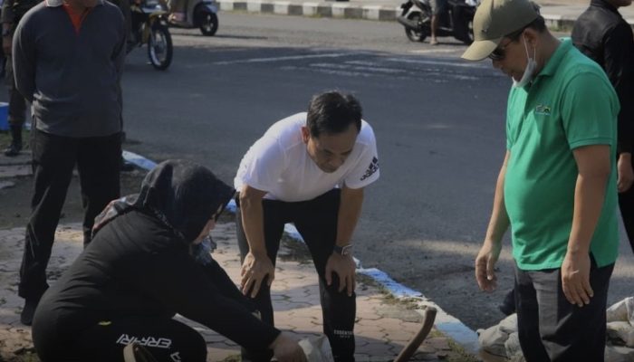 Jumat Jadi Hari Wajib Korve ASN Ponorogo, Lisdyarita Pimpin Bersih-Bersih Alun-Alun