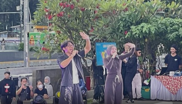Mikki Zia Buka Music Zone Okezone, Ajak Penonton Nyanyi Bareng Lewat Lagu ‘Aku Dah Lupa’