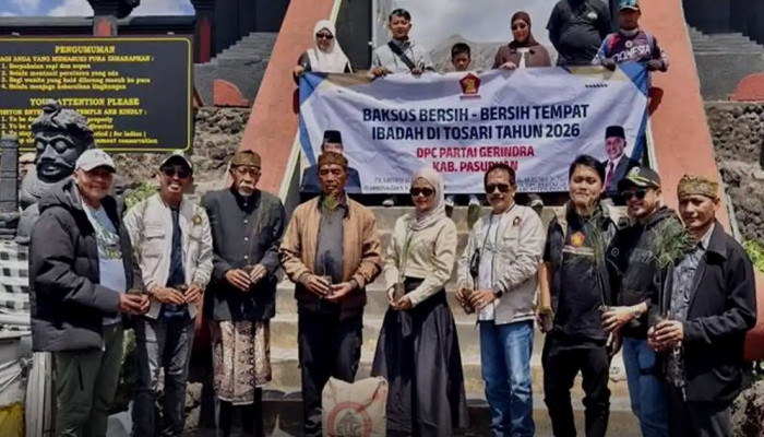 Peringati Hari Bumi, Gerindra Pasuruan Bagikan 2.000 Bibit Pohon dan Bersihkan Tempat Ibadah di Kawasan Bromo
