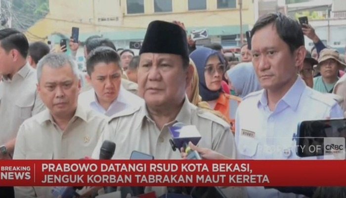 Prabowo Kunjungi Korban Tabrakan KA Argo Bromo Anggrek dan KRL di RSUD Kota Bekasi