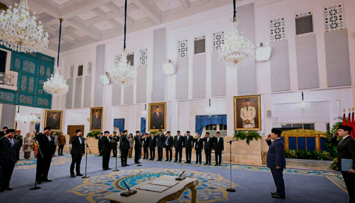 Prabowo Lantik 3 Pejabat Baru di Istana Negara, Jumhur Hidayat Jadi Menteri Lingkungan Hidup