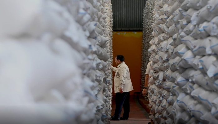 Sidak Gudang Bulog Danurejo Magelang, Prabowo Cek Langsung Stok Pangan Nasional Sabtu 18 April 2026