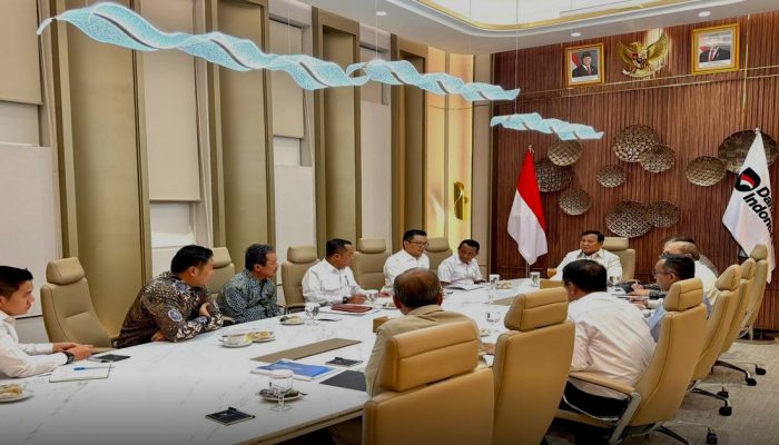 Tiba dari Rusia dan Prancis, Prabowo Langsung Gelar Rapat Kabinet 16 April 2026