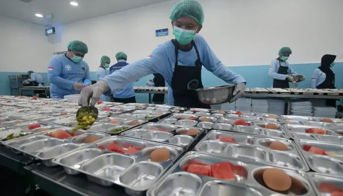 Dari Relawan Dapur hingga Ahli Gizi, Segini Gaji Pekerja Program MBG yang Kini Serap Hampir Sejuta Tenaga Kerja