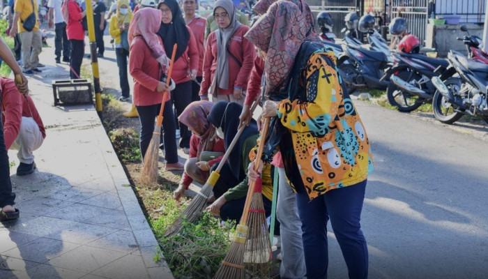 33 Dinas Kerahkan Ratusan ASN, Delapan TPS Sampah di Ponorogo Disapu Bersih Serentak