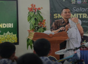 Air Mata Valentina di Depan Gubernur Luthfi: Kisah Siswa Miskin Brebes yang Kini Sekolah Gratis di 139 Sekolah Kemitraan Jateng