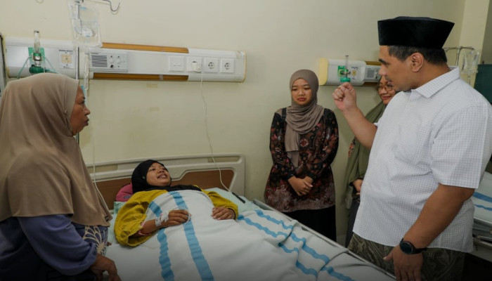 Atap Kelas MTs Muhammadiyah 4 Sragen Roboh Timpa 8 Orang, Wagub Jateng Taj Yasin Kunjungi Korban di Rumah Sakit