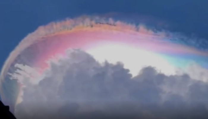 Awan Pelangi Muncul di Langit Jonggol Jumat (1/5), BMKG Jelaskan Penyebabnya