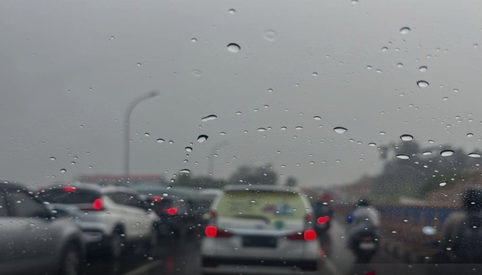 BMKG: Hujan Lebat Disertai Petir Ancam Tanjung Pinang, Manado, dan Sorong Hari Ini