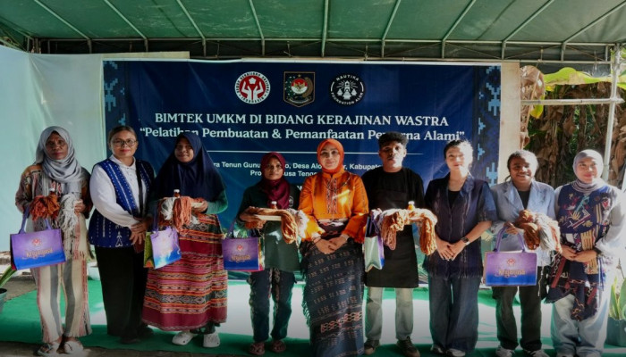 Dekranas Latih UMKM Wastra Kabupaten Alor NTT Kuasai Teknik Pewarna Alami