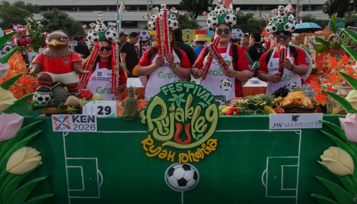 Festival Rujak Uleg 2026 Surabaya: Ribuan Warga Rayakan HJKS ke-733 di Cobek Raksasa