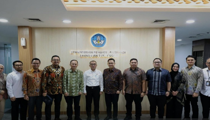 Kemdiktisaintek Bidik 10.000-20.000 Alumni Inggris untuk Perkuat Pendidikan Tinggi Indonesia