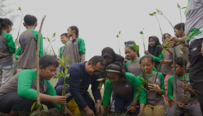 Krisis Iklim Masuk Kelas: Mengapa Kurikulum Hijau Mendesak Diterapkan di Sekolah Indonesia