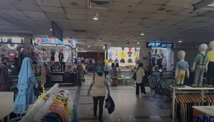 Pedagang Tanah Abang Mengeluh Omzet Anjlok 50%, Pembeli dan Lapak Terus Berkurang