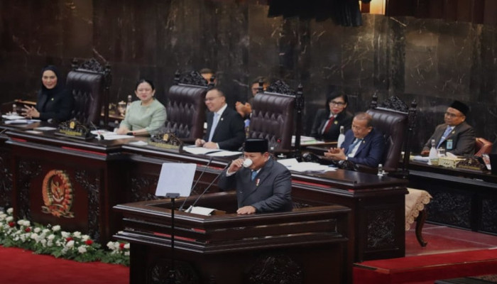 Prabowo Celingukan Cari Kopi di Podium saat Pidato di Rapat Paripurna DPR