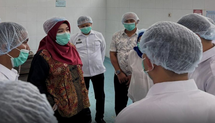 Putih Sari Kunjungi SPPG Kedungwaringin, Tekankan Disiplin Pelaksana Program Gizi Presiden