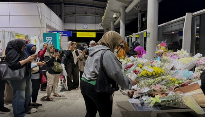 Ratusan Buket Bunga Penuhi Stasiun Bekasi Timur, Duka 16 Korban Tabrakan Argo Bromo Anggrek