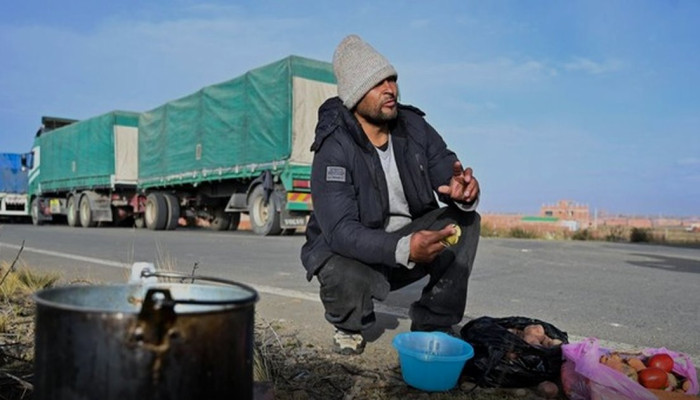 Ribuan Sopir Truk Terjebak Blokade di Bolivia, Kehabisan Makanan dan Pakaian Ganti