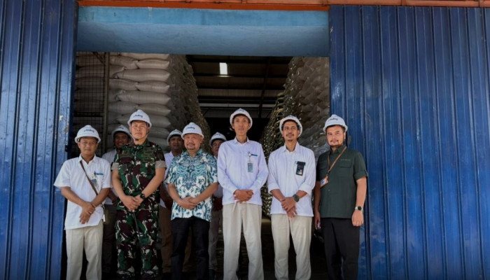 Stok Beras Bulog Bondowoso Capai 70 Ribu Ton, Anggota DPR Sumail Abdullah Turun Langsung Cek Kualitas