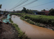 Tanggul Sungai Plumbon Jebol, BNPB Siapkan Huntara dan Bantuan Rp600 Ribu Per Bulan untuk Warga Semarang