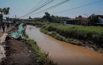 Tanggul Sungai Plumbon Jebol, BNPB Siapkan Huntara dan Bantuan Rp600 Ribu Per Bulan untuk Warga Semarang