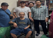 Warga Penderita Stroke di Mampang Prapatan Terima Bantuan Kursi Roda dari Gerindra Jakarta Selatan