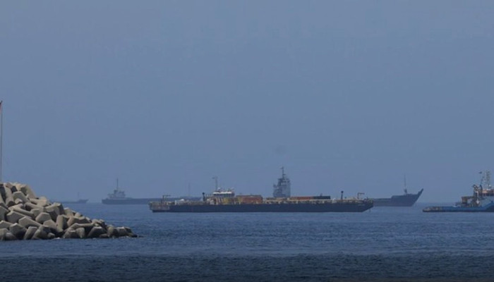11.000 Pelaut Terdampar, IMO Tunda Evakuasi Selat Hormuz Usai Kapal Kargo Diterjang Proyektil di Teluk Oman