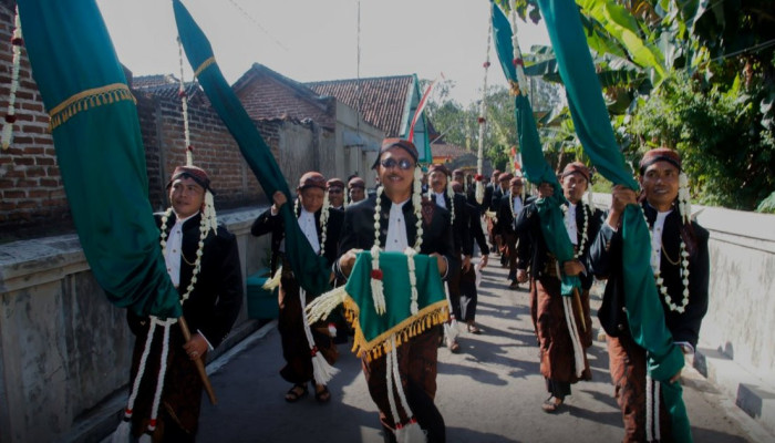 42 Sekolah Meriahkan Grebeg Suro 2026, Ribuan Warga Padati Kirab Pusaka Ponorogo