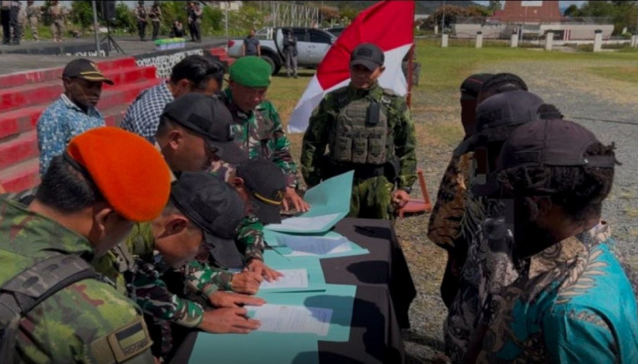 5 Anggota OPM Mewoluk Ucap Ikrar Setia NKRI di Alun-alun Puncak Jaya