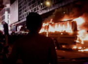 63 Ditangkap, 1 Ditembak, 5 Bus Sekolah Dibakar: Kerusuhan Meledak Usai Knicks Juara NBA