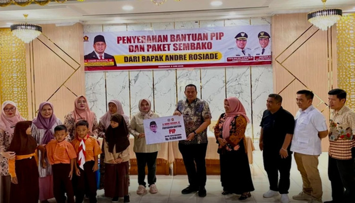 97 Siswa SD di Pariaman Terima Beasiswa PIP Rp41,85 Juta dari Andre Rosiade