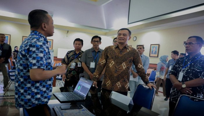 Ahmad Luthfi Terjun Langsung Pantau SPMB Jateng 2026, Tegaskan Kuota Domisili 33 Persen dan “No Titip-titip”
