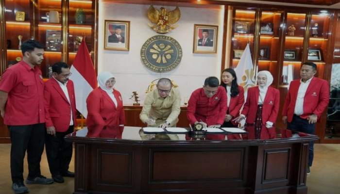 Depinas SOKSI dan Kementerian P2MI Teken MoU Perkuat Perlindungan Pekerja Migran Indonesia