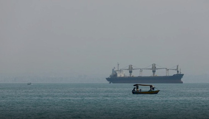 Garda Revolusi Iran Tembak Kapal Berbendera Singapura di Selat Hormuz, IMO Hentikan Evakuasi