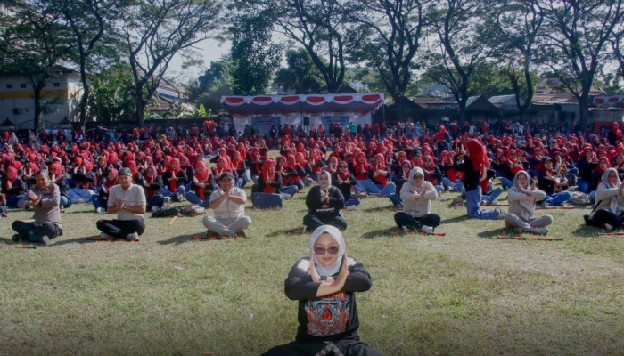 Ratusan Anak PAUD Ponorogo Tarikan Gegojegan Putu Warok, Plt Bupati Lisdyarita Ikut Menari