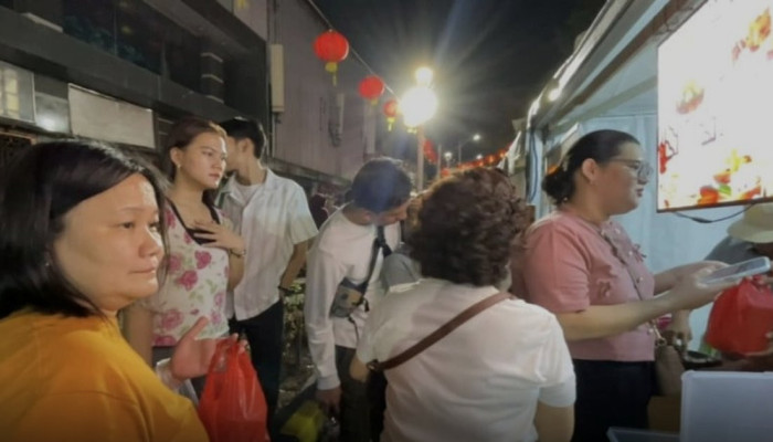 Ribuan Warga Serbu Jakarta Night Market Glodok, UMKM Lokal Kebanjiran Pembeli