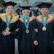 Satu Hari Tiga Toga: Anang Hermansyah, Ashanty, dan Azriel Wisuda Bareng di UNAIR