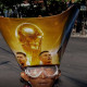 Supeltas Solo Kenakan Kostum Suporter Piala Dunia 2026 Saat Atur Lalu Lintas di Sriwedari