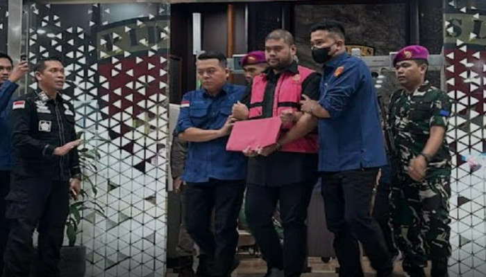 Tersangka Baru Korupsi MBG: Glory Harimas Sihombing Kenakan Rompi Oranye Kejagung
