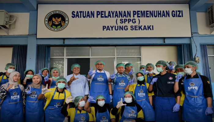 Tinjau Dapur MBG di Pekanbaru, Andre Rosiade Nilai BGN Serius Benahi Tata Kelola Program