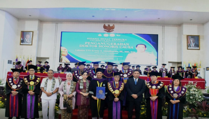 Wagub Lemhannas Laksamana Madya Erwin S. Aldedharma Terima Gelar Doktor HC Kemaritiman dari Unsrat Manado